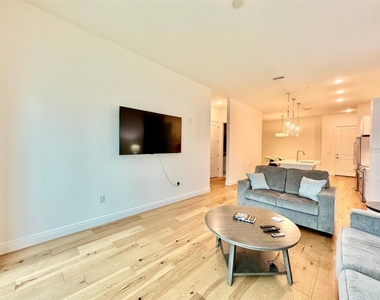 600 3rd Avenue S - Photo Thumbnail 5