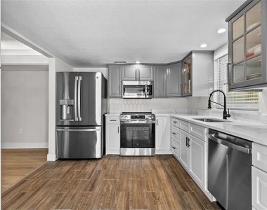 4780 Cove Circle - Photo Thumbnail 5