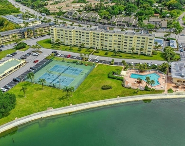 4780 Cove Circle - Photo Thumbnail 16