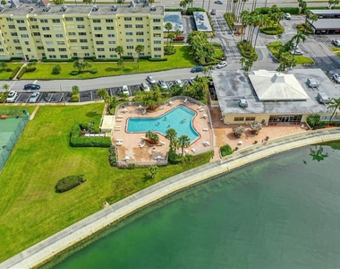 4780 Cove Circle - Photo Thumbnail 32