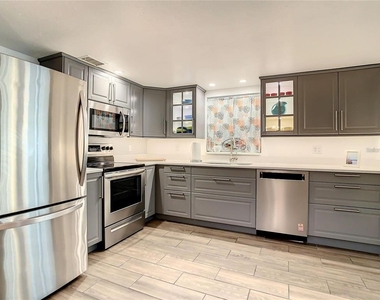 4780 Cove Circle - Photo Thumbnail 5
