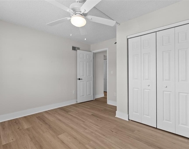 4780 Cove Circle - Photo Thumbnail 18