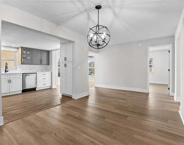 4780 Cove Circle - Photo Thumbnail 9