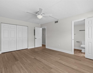 4780 Cove Circle - Photo Thumbnail 13