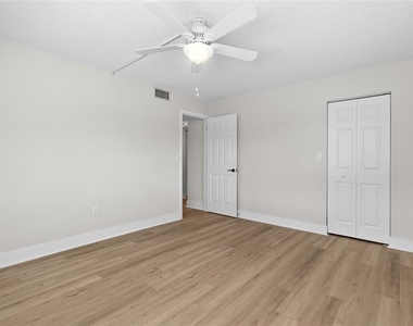 4780 Cove Circle - Photo Thumbnail 20