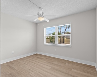4780 Cove Circle - Photo Thumbnail 16