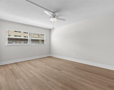 4780 Cove Circle - Photo Thumbnail 11