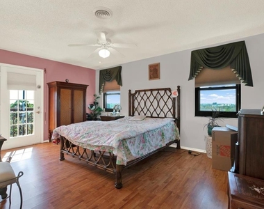 8186 Terrace Garden Drive N - Photo Thumbnail 22