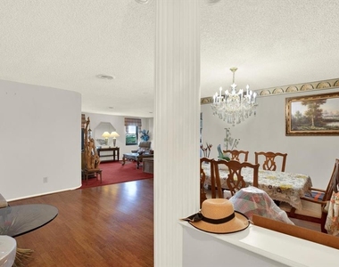 8186 Terrace Garden Drive N - Photo Thumbnail 10