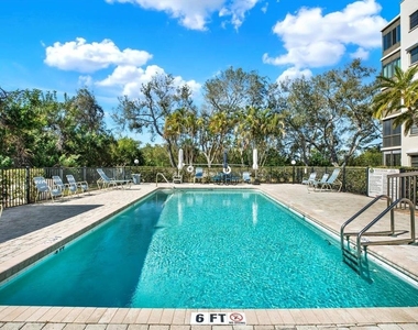 8186 Terrace Garden Drive N - Photo Thumbnail 7