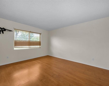 3819 Teeside Drive - Photo Thumbnail 14