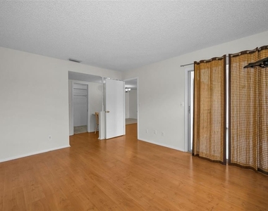 3819 Teeside Drive - Photo Thumbnail 16