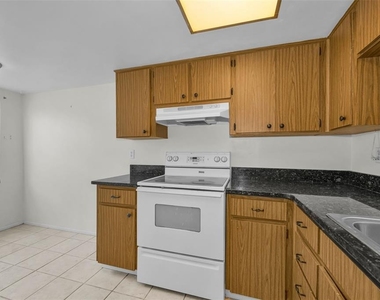 3819 Teeside Drive - Photo Thumbnail 9
