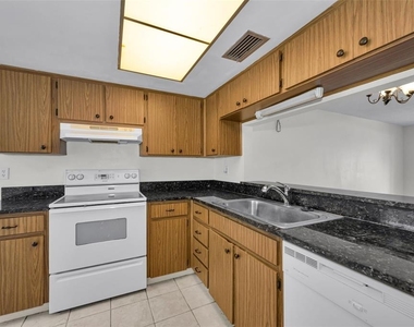 3819 Teeside Drive - Photo Thumbnail 8