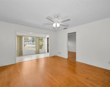 3819 Teeside Drive - Photo Thumbnail 2