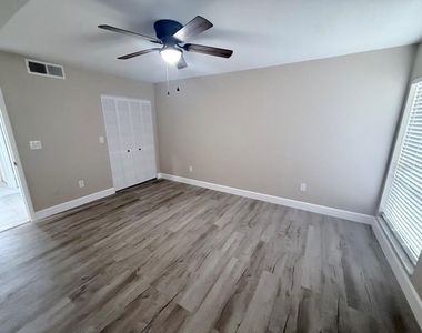 3300 Cove Cay Drive - Photo Thumbnail 23
