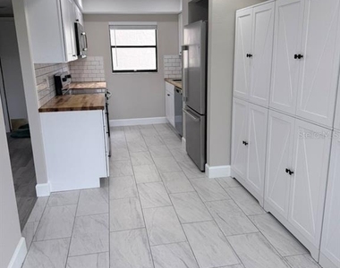 3300 Cove Cay Drive - Photo Thumbnail 15