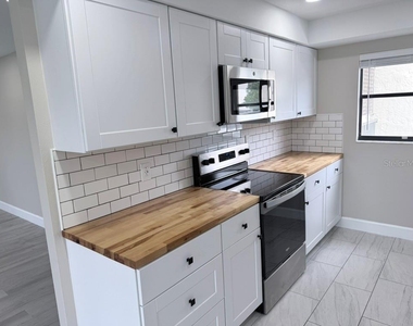 3300 Cove Cay Drive - Photo Thumbnail 11