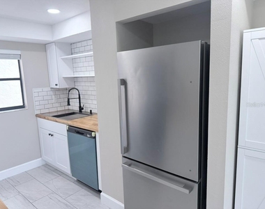 3300 Cove Cay Drive - Photo Thumbnail 12