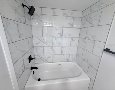 3300 Cove Cay Drive - Photo Thumbnail 4