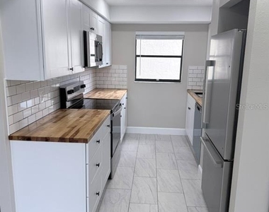 3300 Cove Cay Drive - Photo Thumbnail 10