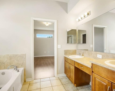 13716 Rothman Tate Place - Photo Thumbnail 15