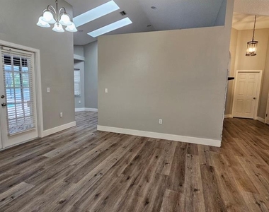 18720 Oak Way Drive - Photo Thumbnail 16
