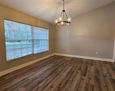 18720 Oak Way Drive - Photo Thumbnail 2