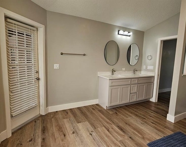 18720 Oak Way Drive - Photo Thumbnail 15