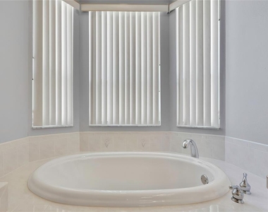 4628 Bayridge Court - Photo Thumbnail 23