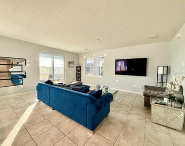 12258 Blue Pacific Drive - Photo Thumbnail 23