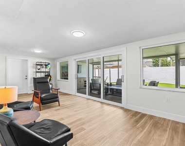 628 Ontario Avenue - Photo Thumbnail 18