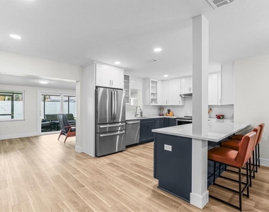 628 Ontario Avenue - Photo Thumbnail 11