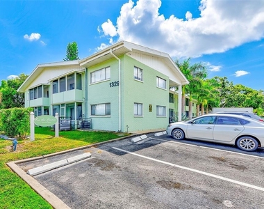 1329 Drew Street - Photo Thumbnail 4