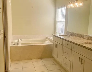 15534 Martinmeadow Drive - Photo Thumbnail 9