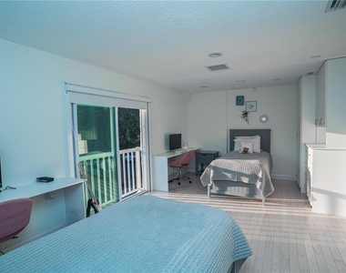 7035 Brescia Way - Photo Thumbnail 11