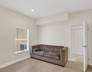 7035 Brescia Way - Photo Thumbnail 6