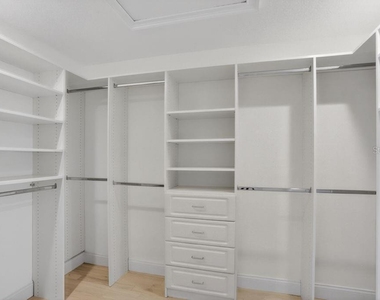 7035 Brescia Way - Photo Thumbnail 9