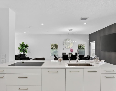 7035 Brescia Way - Photo Thumbnail 5