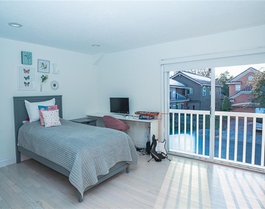 7035 Brescia Way - Photo Thumbnail 12