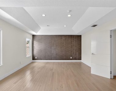 7035 Brescia Way - Photo Thumbnail 7