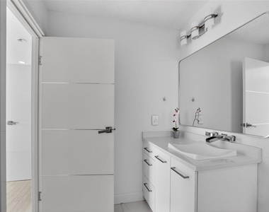 7035 Brescia Way - Photo Thumbnail 14