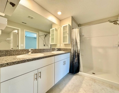 7025 King Creek Drive - Photo Thumbnail 12
