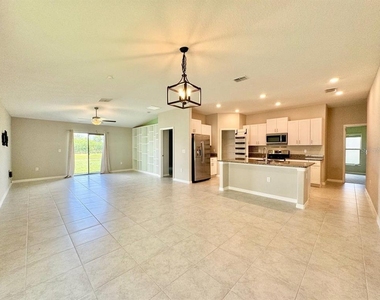7025 King Creek Drive - Photo Thumbnail 2