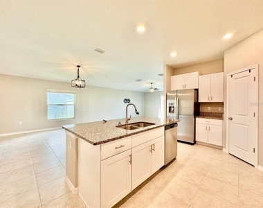 7025 King Creek Drive - Photo Thumbnail 6