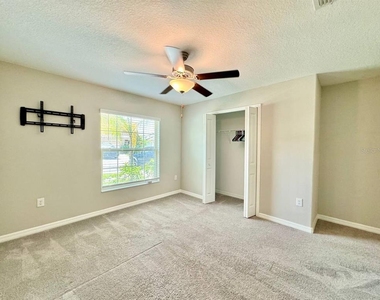 7025 King Creek Drive - Photo Thumbnail 24