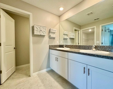 7025 King Creek Drive - Photo Thumbnail 11