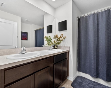 5442 Diantha Way - Photo Thumbnail 15