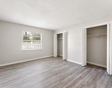 7210 N Manhattan Avenue - Photo Thumbnail 13