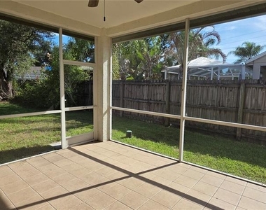 1305 Lakehurst Way - Photo Thumbnail 28